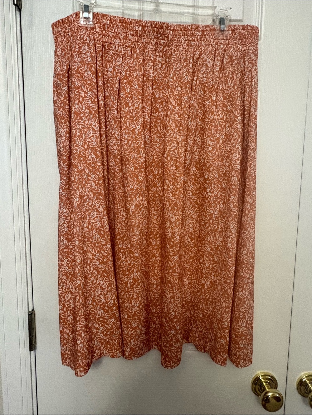 new Coral lightweight skirt with pockets